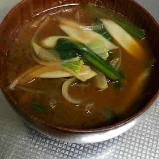 ごぼうと小松菜と玉ねぎの味噌汁